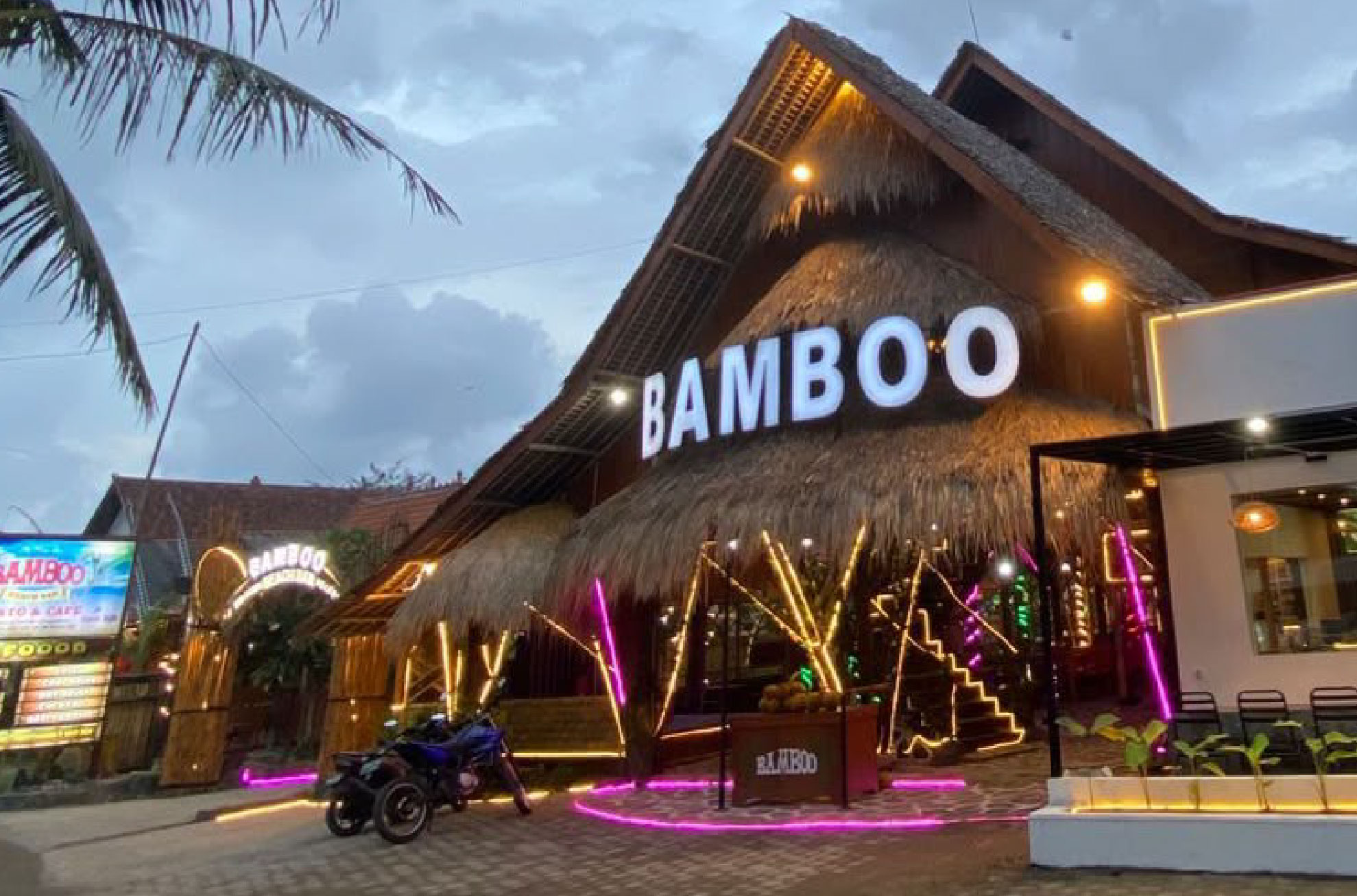 Diskon 10% di Bamboo Beach Bar...
